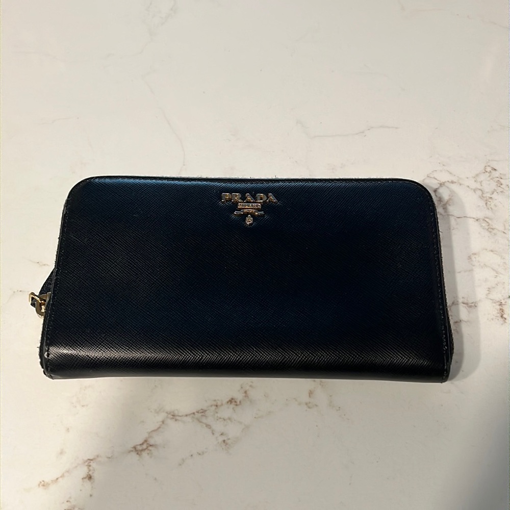 Prada Large Saffiano Leather Wallet (Black) Used